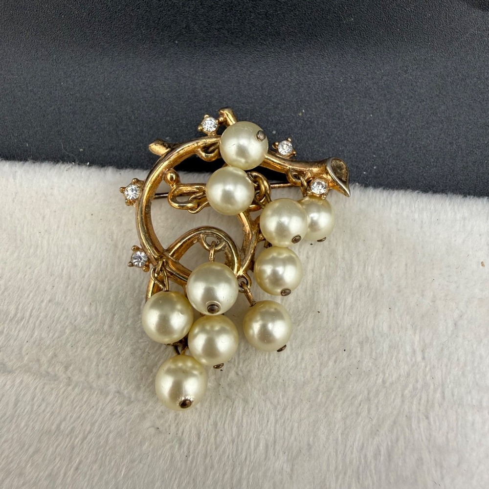 Vintage Trifari‎ Brooch Grapes Gold Tone Beaded Rhinestone
